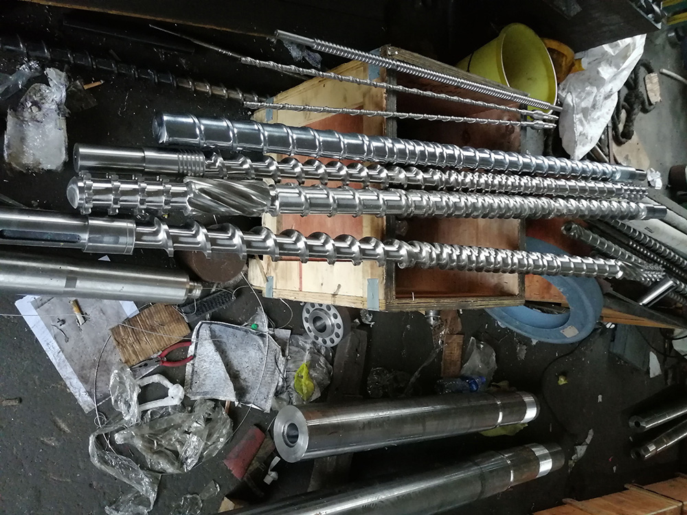 Plastic shear and mix screw