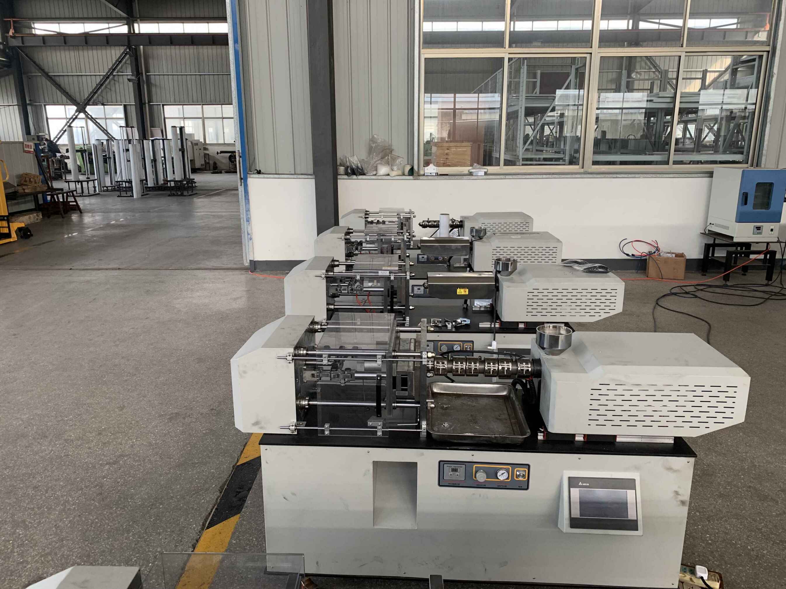 Desktop Injection Molding Machine