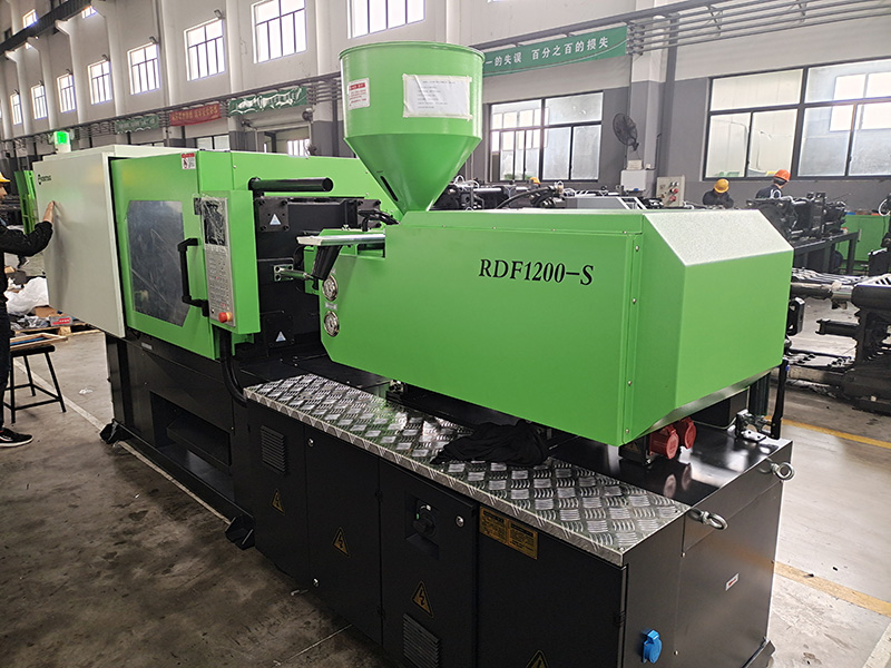 RobotDigg Injection Molding Machine