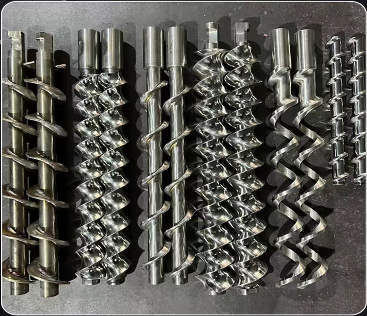Twin screw for loss-in-weight feeder